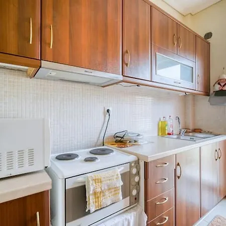 Escape With Style In Chic 2br Apartment! Athens